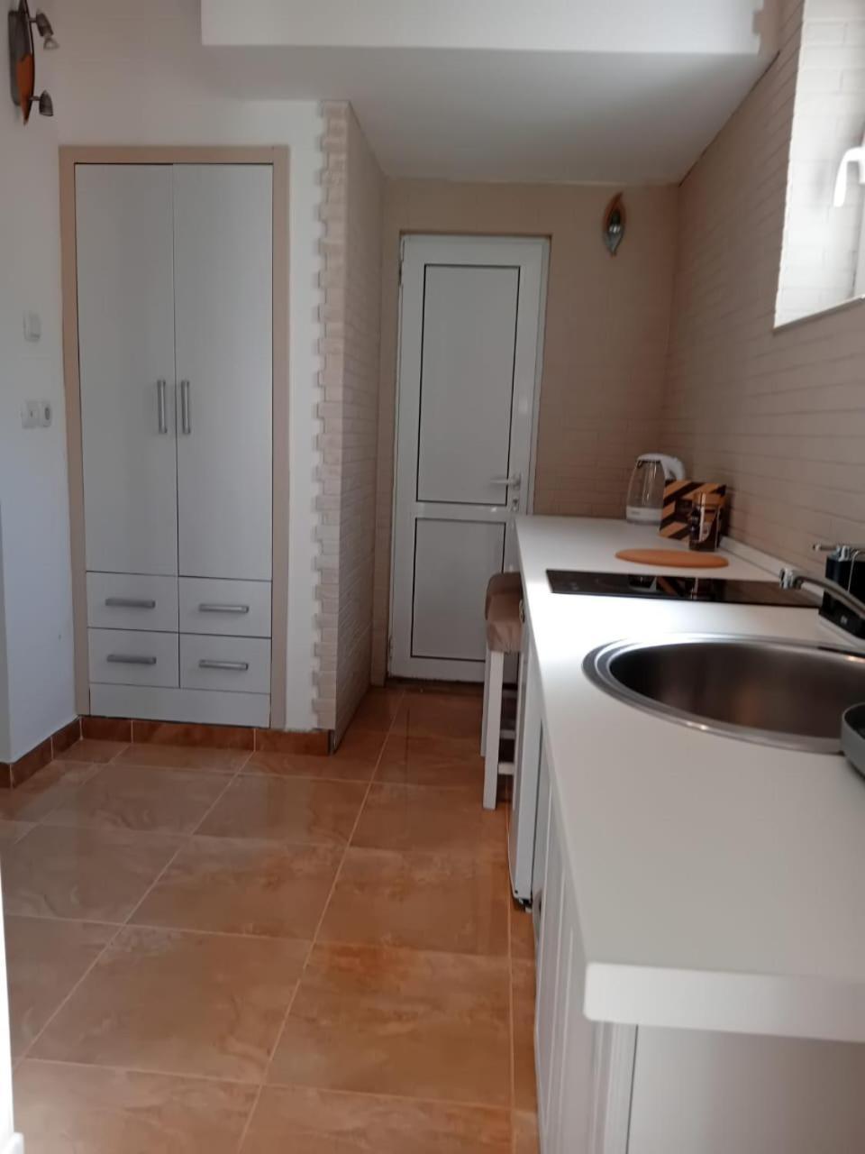 Deluxe Ina Free Parking Apartment