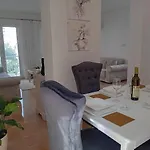 Apartment Deluxe Ina Free Parking